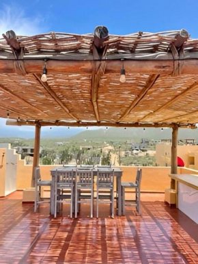 2C Stunning Top Floor Unit, Breathtaking Ocean Views